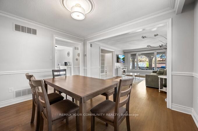 19 Hamer Boulevard • Toronto, ON photo 10