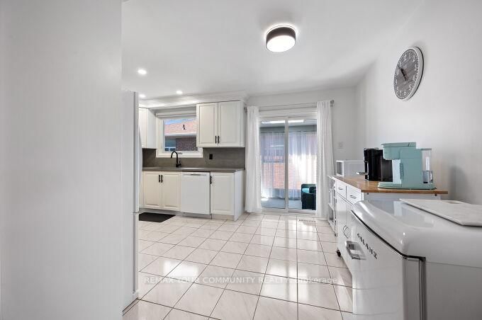 19 Hamer Boulevard • Toronto, ON photo 12