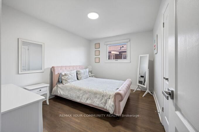 19 Hamer Boulevard • Toronto, ON photo 15