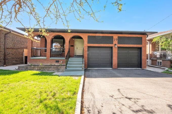 19 Hamer Boulevard • Toronto, ON photo 3