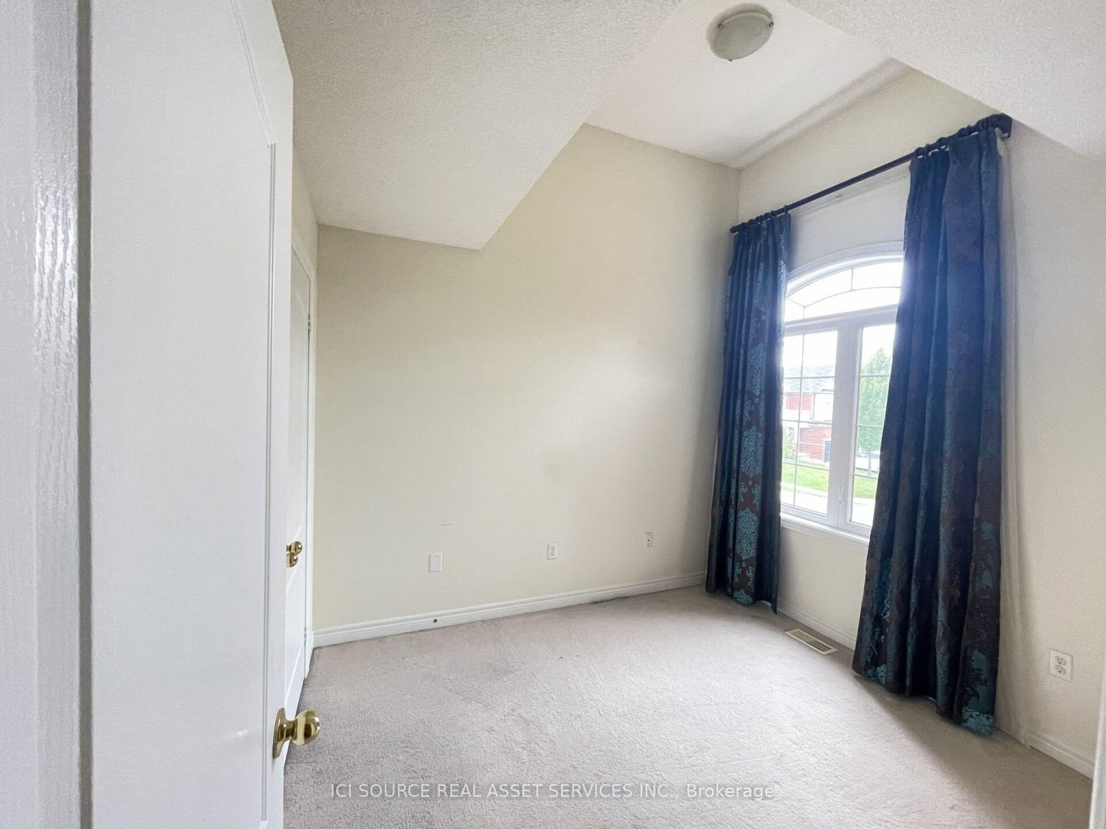 Upper-646 Coach Dr, Mississauga, view 10