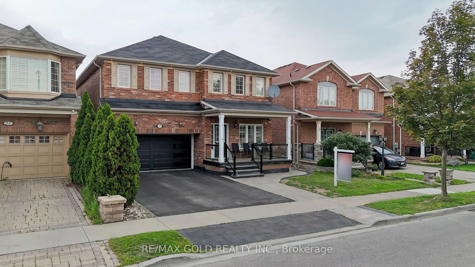 29 Abbotsbury Drive • Brampton, ON photo 3