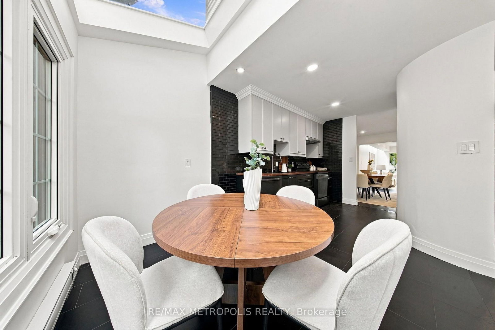 24 Marion Street • Toronto, ON photo 11