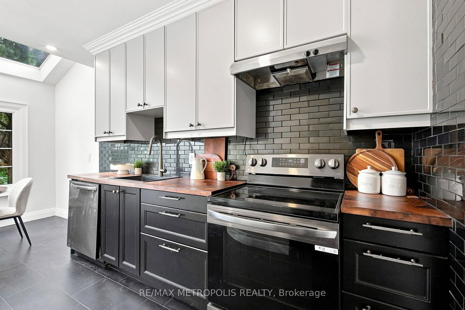 24 Marion Street • Toronto, ON photo 13