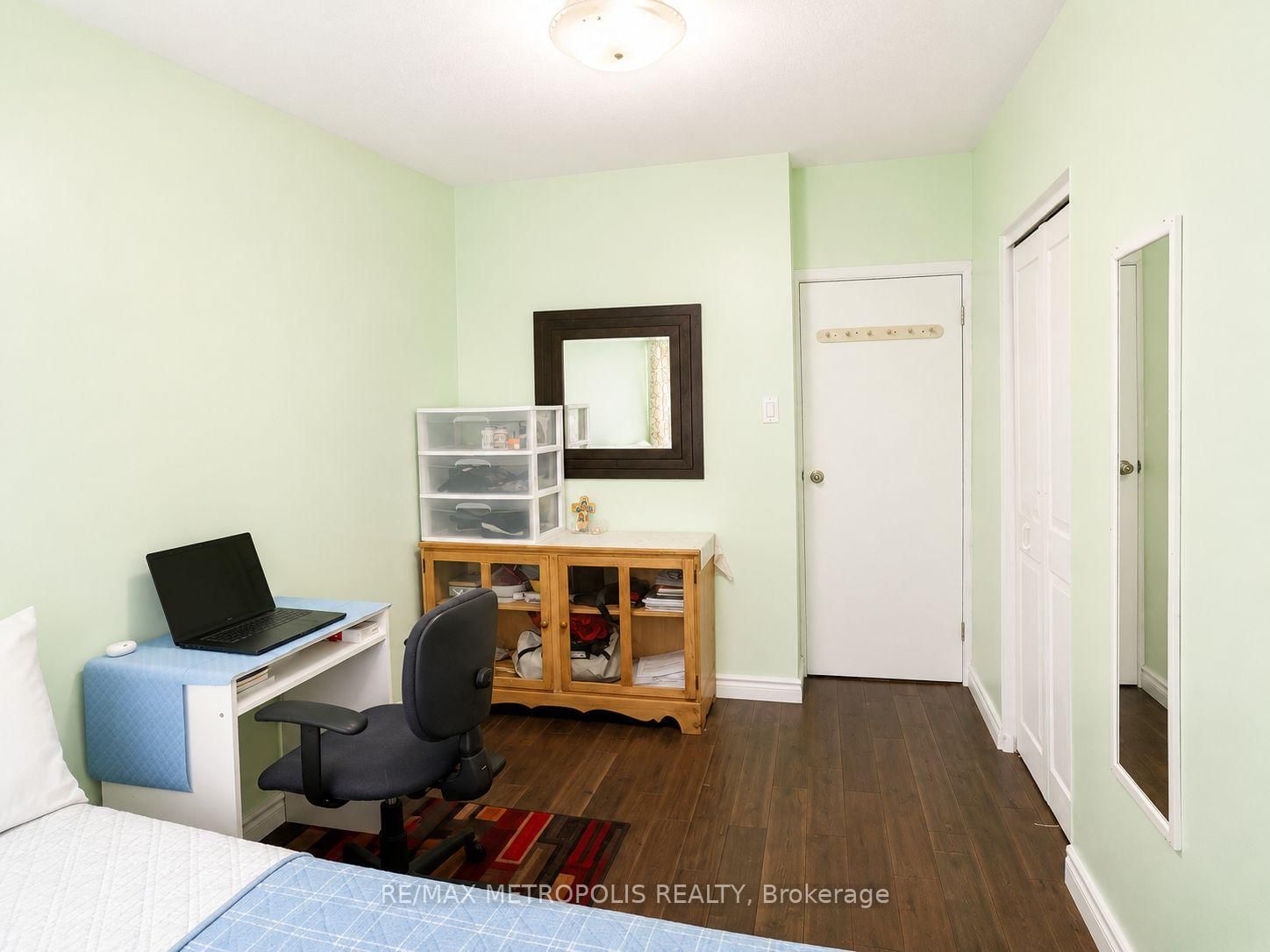 24 Enclave Mews • Toronto, ON photo 11