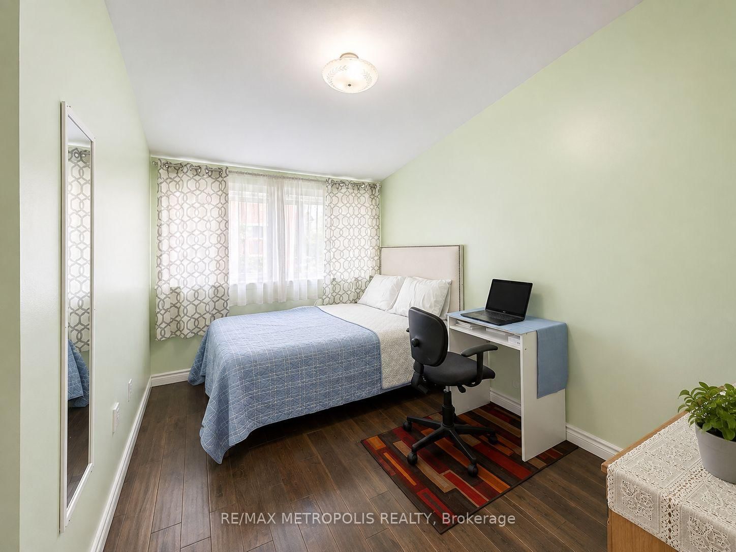 24 Enclave Mews • Toronto, ON photo 12