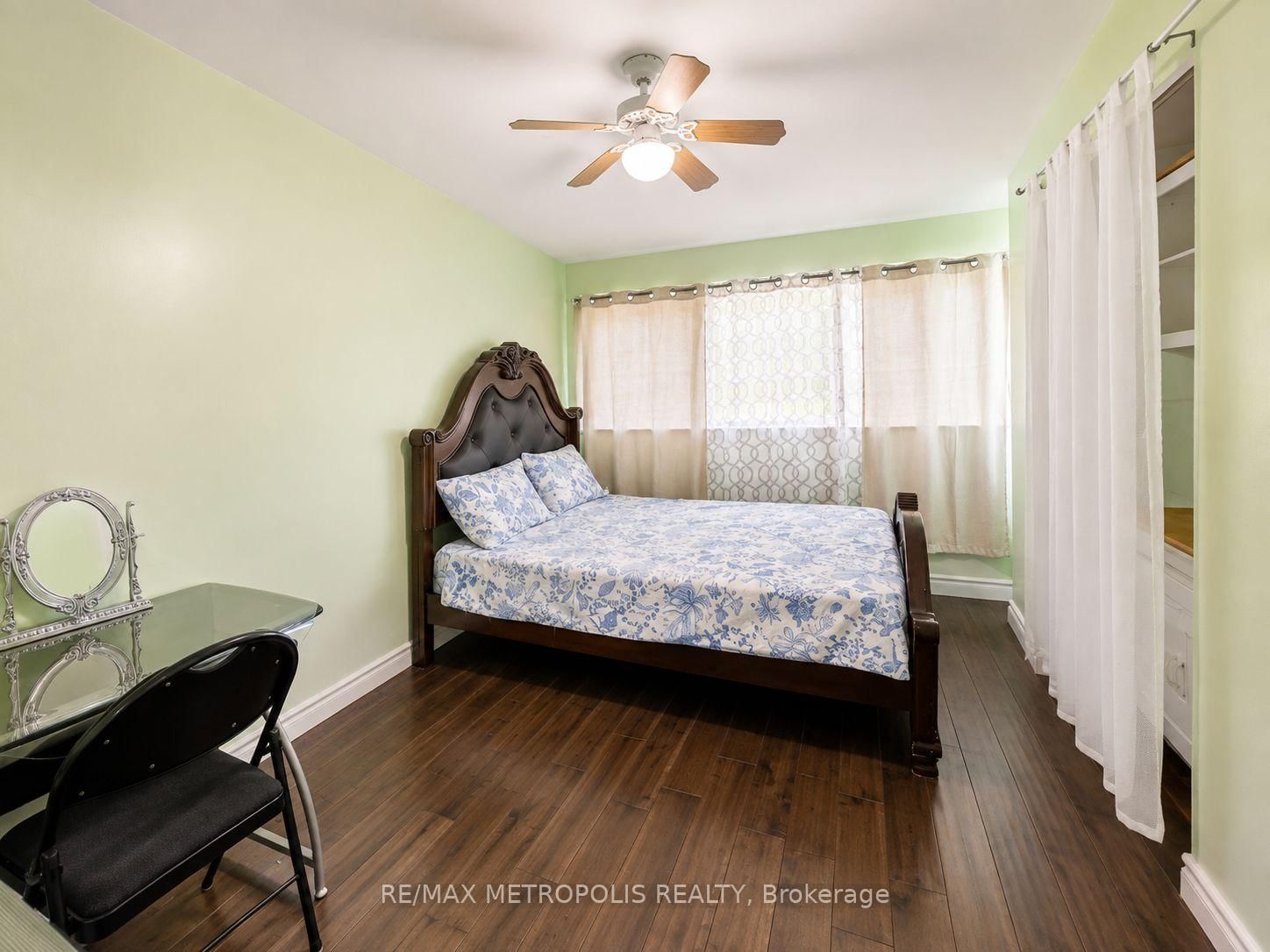 24 Enclave Mews • Toronto, ON photo 13