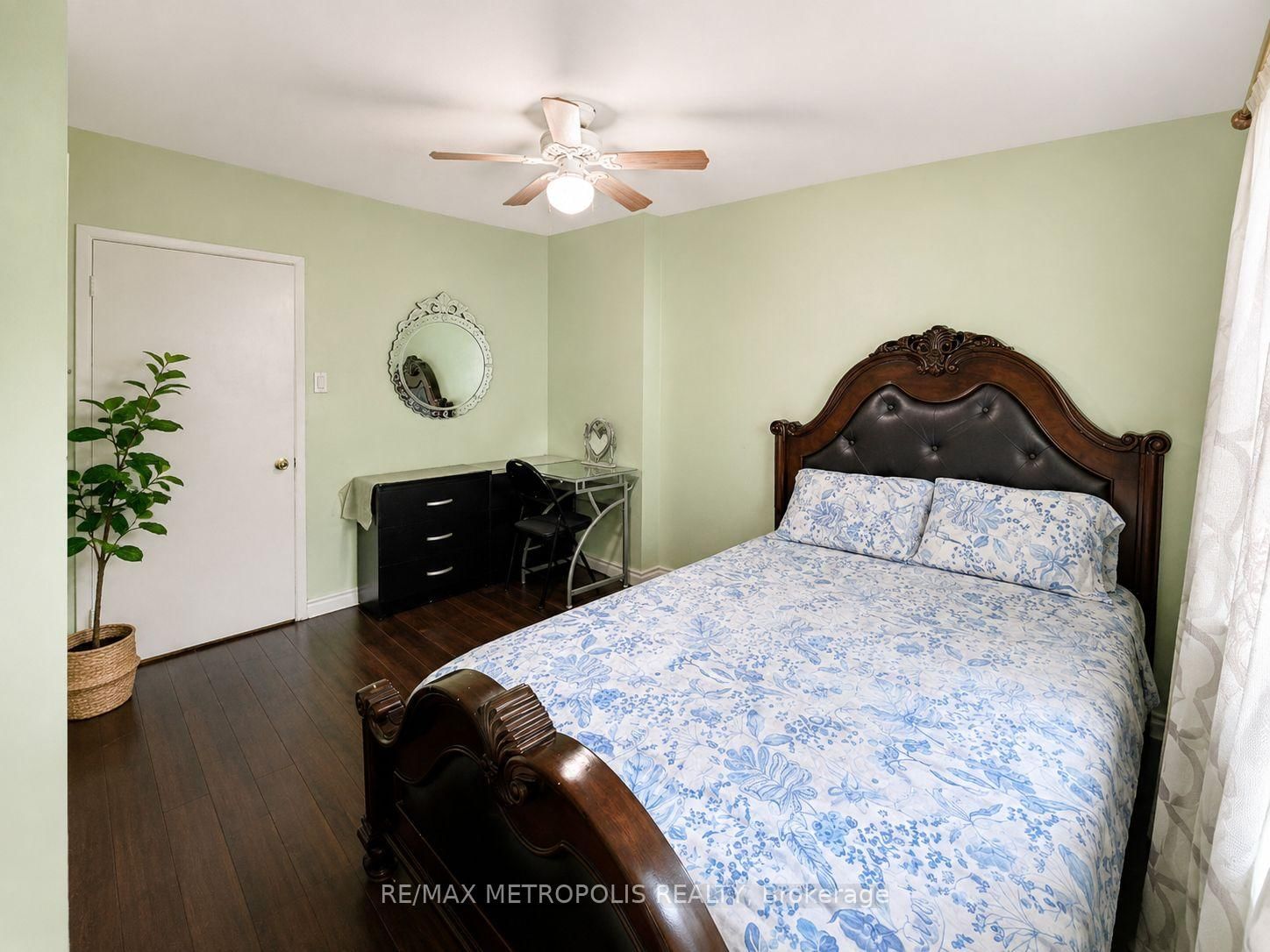 24 Enclave Mews • Toronto, ON photo 14