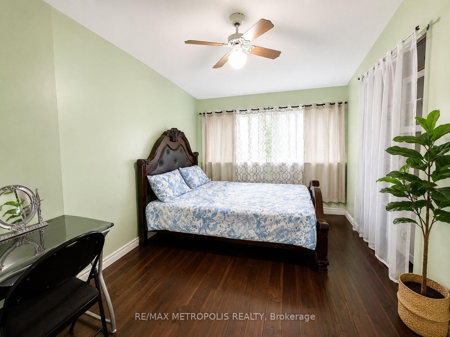 24 Enclave Mews • Toronto, ON photo 15