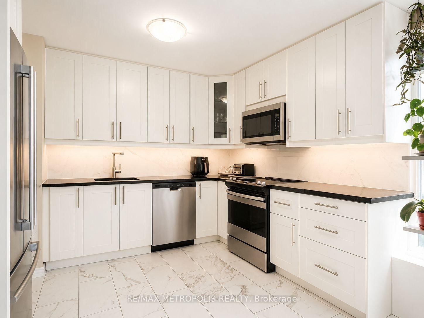 24 Enclave Mews • Toronto, ON photo 22