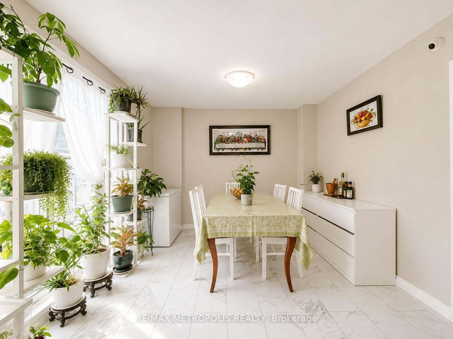 24 Enclave Mews • Toronto, ON photo 24