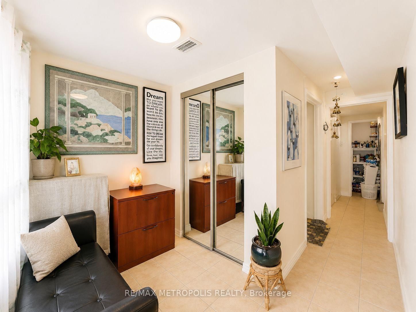 24 Enclave Mews • Toronto, ON photo 5
