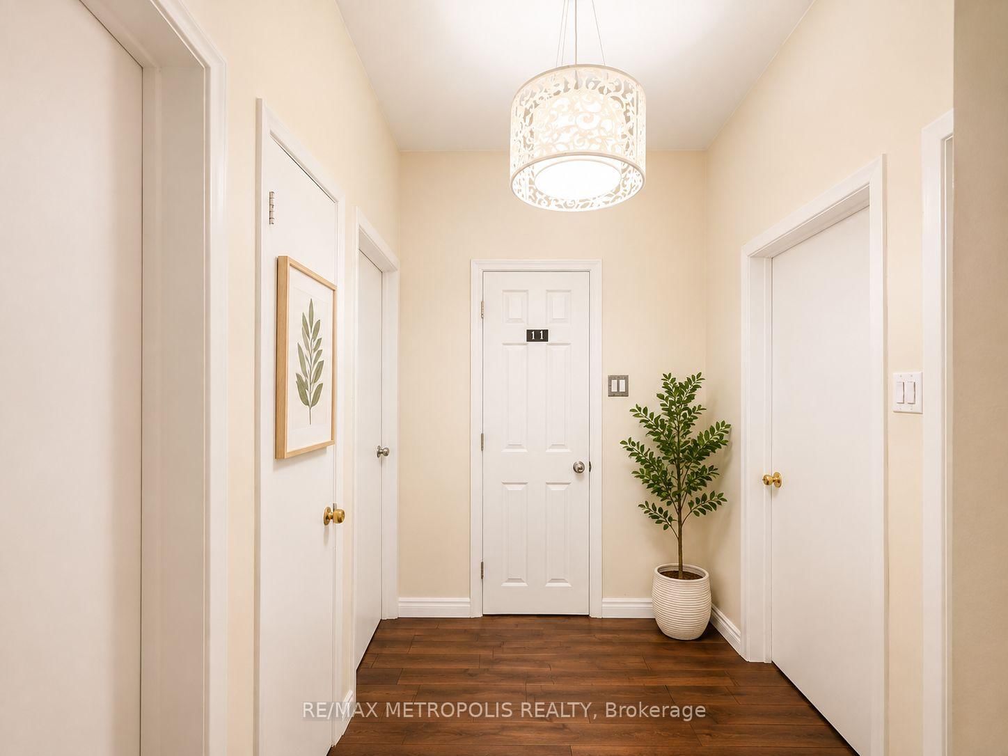 24 Enclave Mews • Toronto, ON photo 6