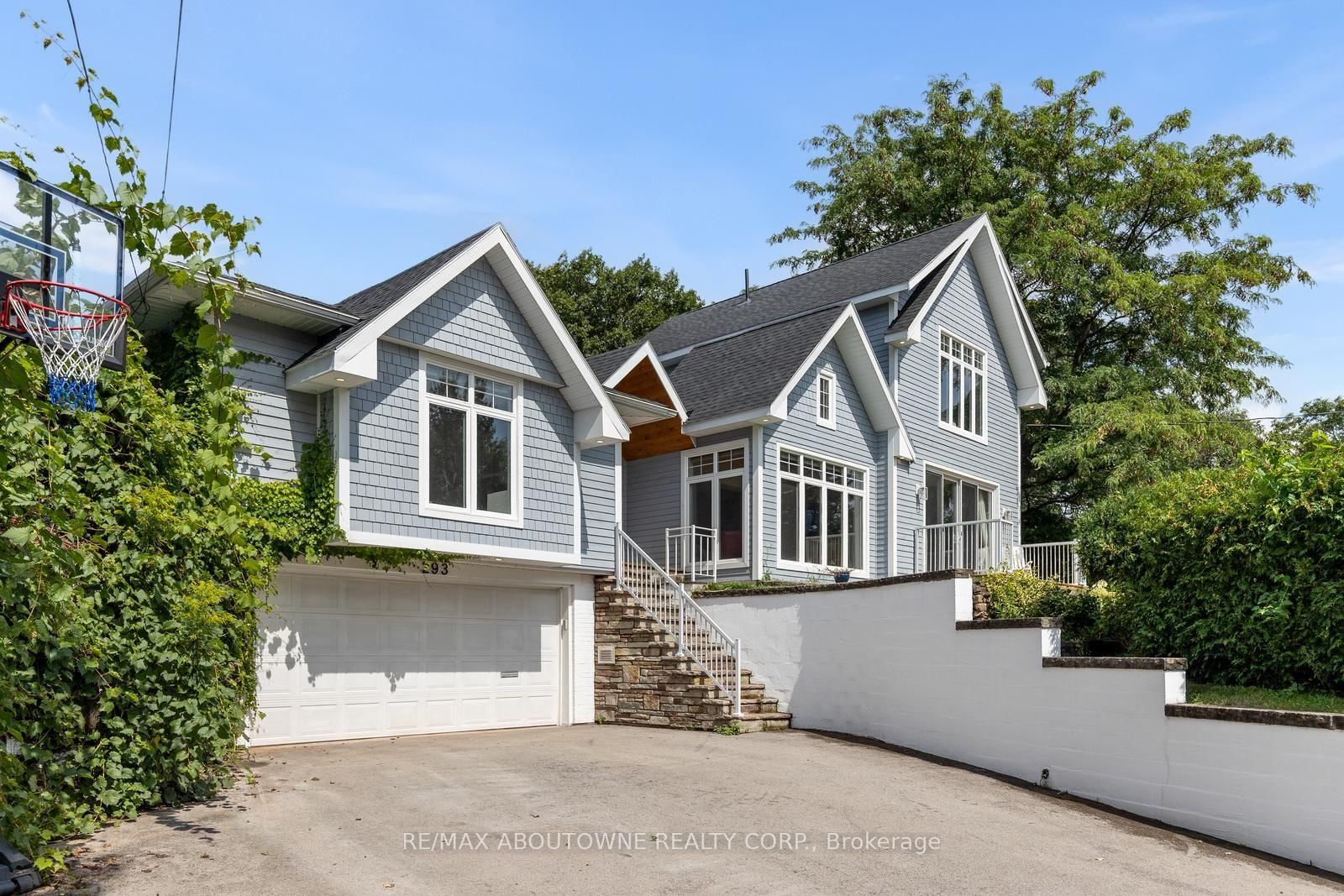 293 North Shore Boulevard E • Burlington, ON photo 3