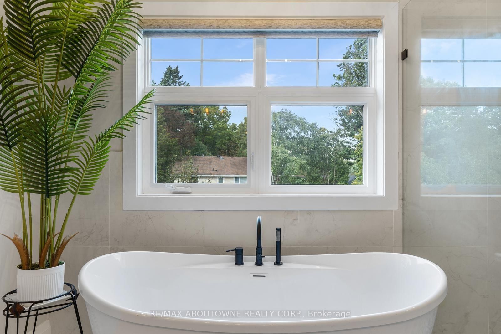 293 North Shore Boulevard E • Burlington, ON photo 32