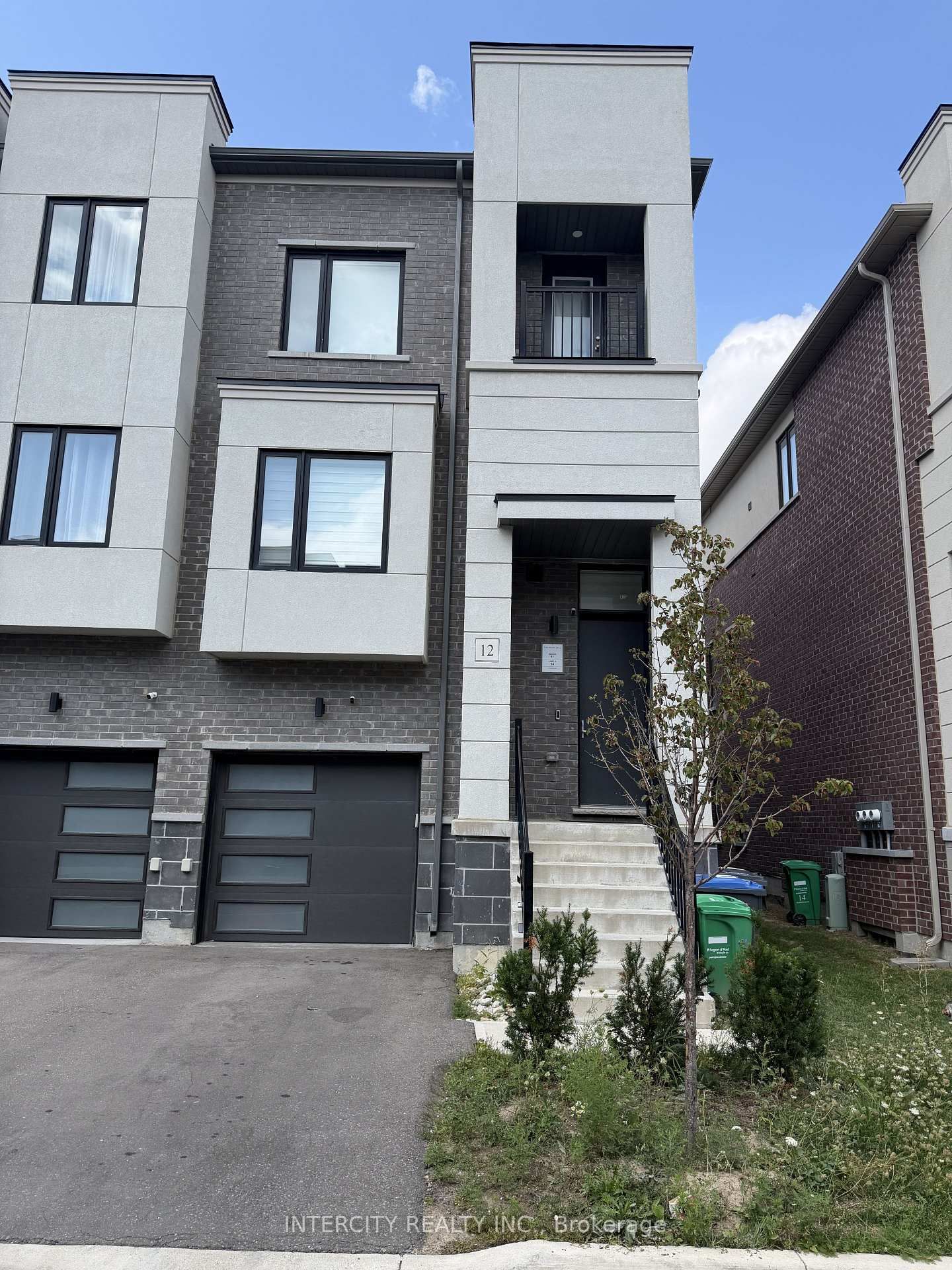 12 Heathrow Lane • Caledon, ON photo 1
