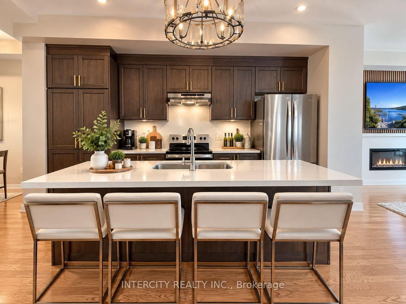 12 Heathrow Lane
