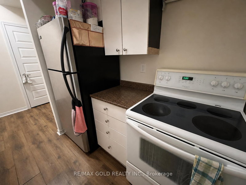 307 - 215 Queen Street E