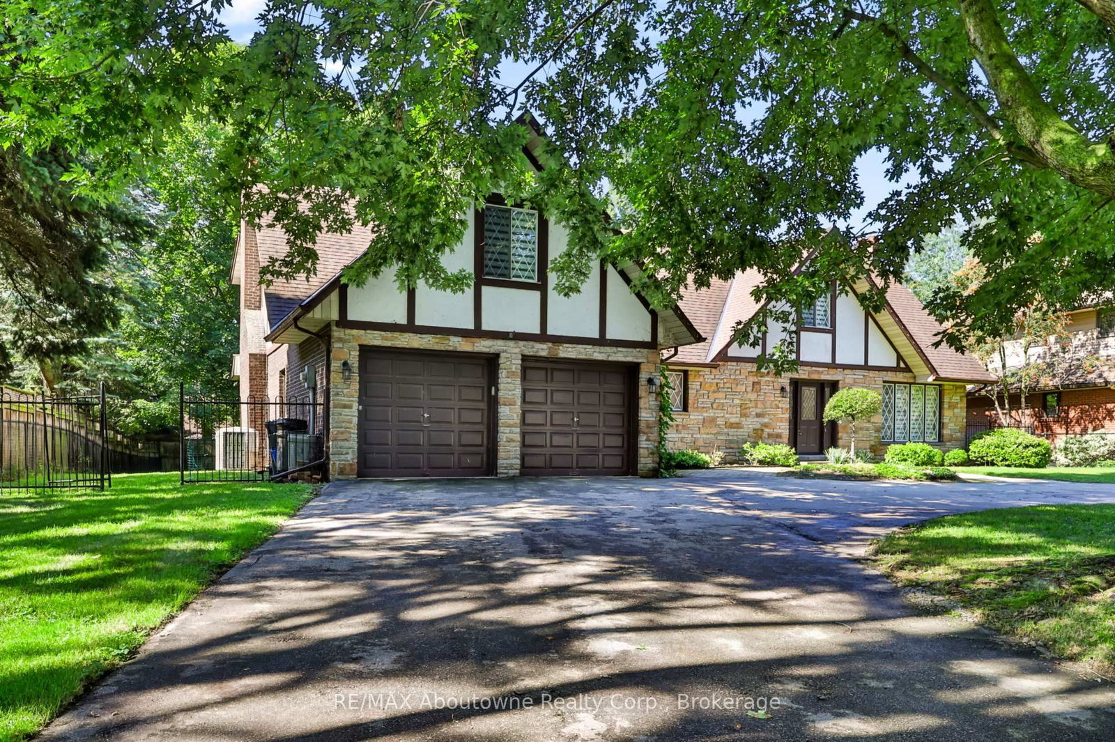 30 Birkbank Drive • Oakville, ON photo 3