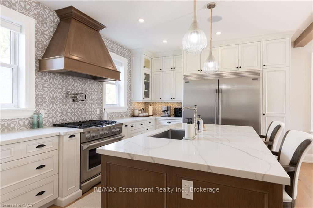 2195 Courtland Drive • Burlington, ON photo 10