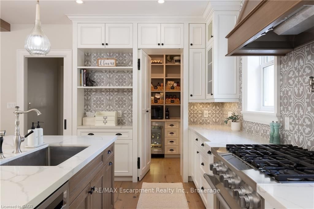 2195 Courtland Drive • Burlington, ON photo 11