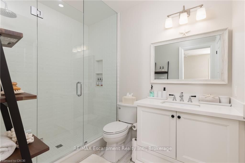2195 Courtland Drive • Burlington, ON photo 15