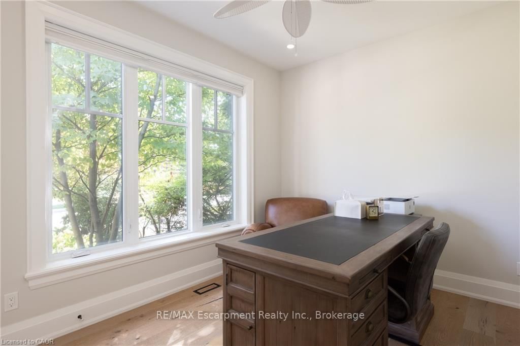 2195 Courtland Drive • Burlington, ON photo 16