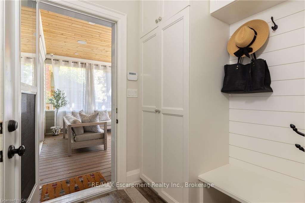 2195 Courtland Drive • Burlington, ON photo 17