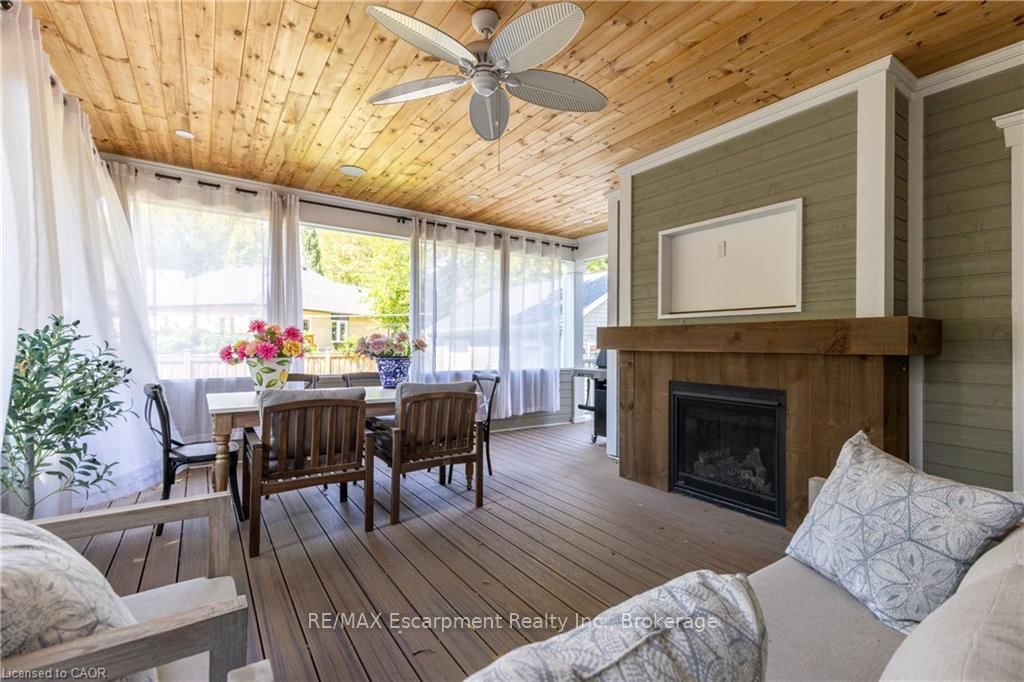 2195 Courtland Drive • Burlington, ON photo 19