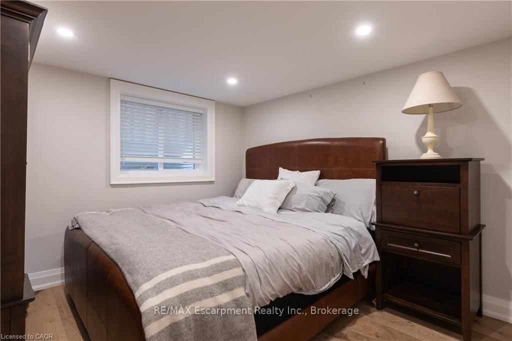 2195 Courtland Drive • Burlington, ON photo 24