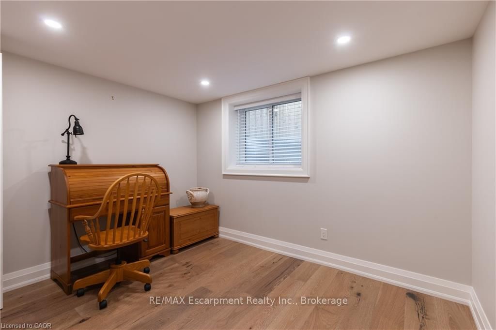 2195 Courtland Drive • Burlington, ON photo 25