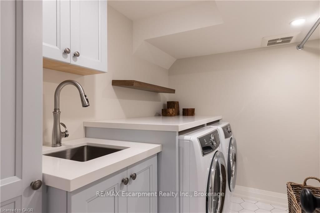 2195 Courtland Drive • Burlington, ON photo 27
