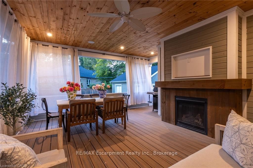 2195 Courtland Drive • Burlington, ON photo 28