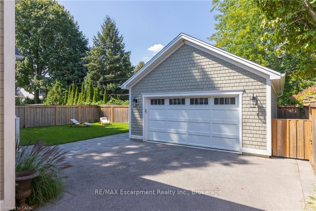 2195 Courtland Drive • Burlington, ON photo 30