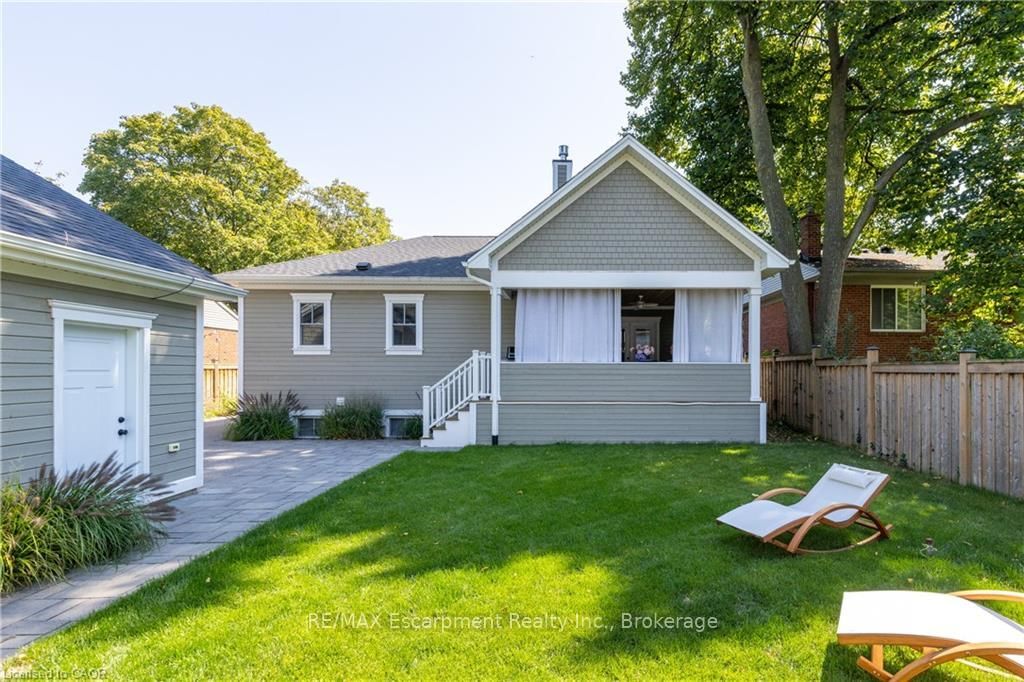 2195 Courtland Drive • Burlington, ON photo 32