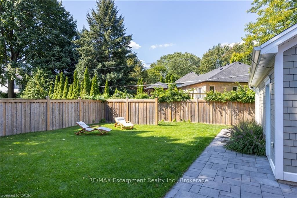 2195 Courtland Drive • Burlington, ON photo 33