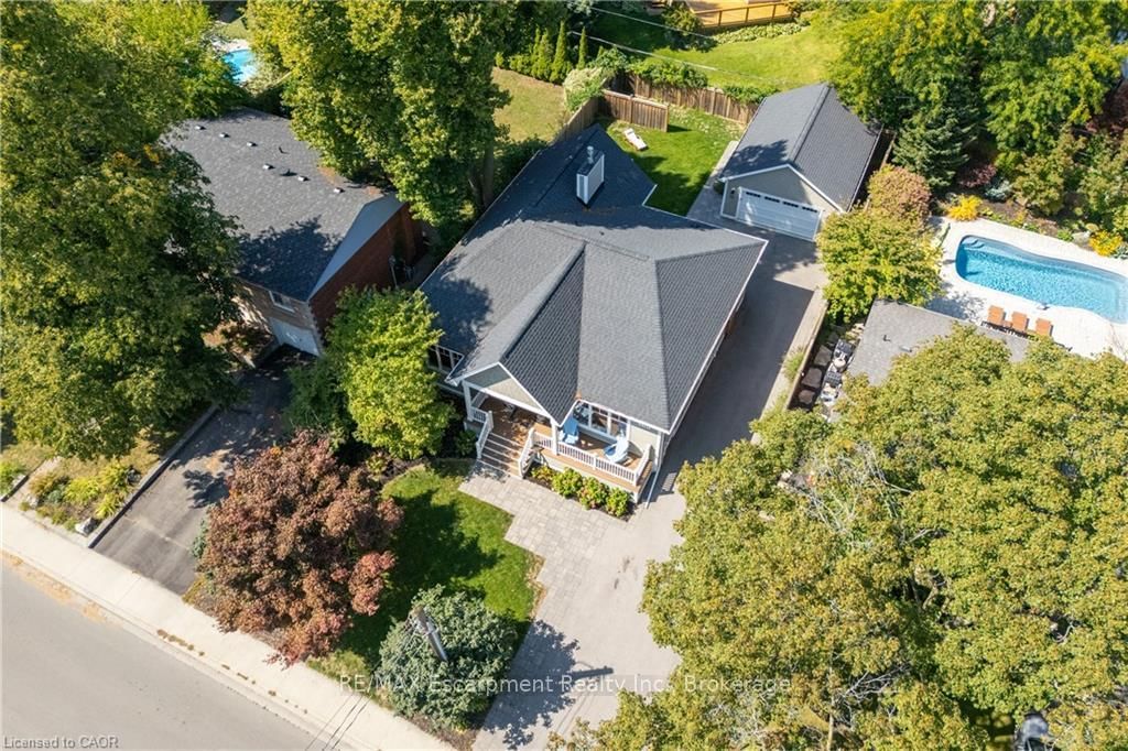 2195 Courtland Drive • Burlington, ON photo 35