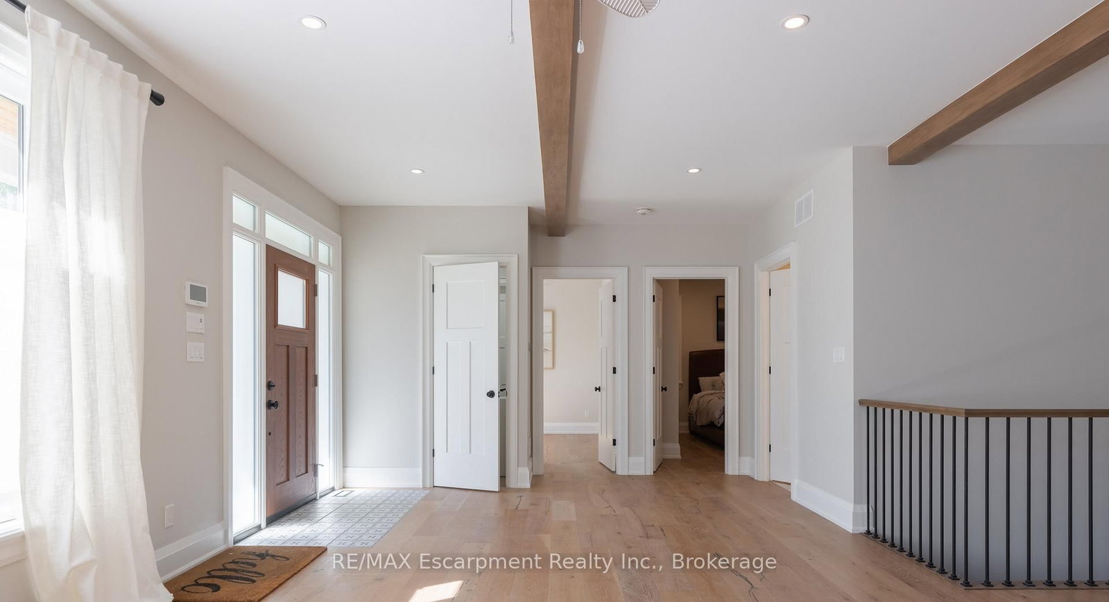 2195 Courtland Drive • Burlington, ON photo 4
