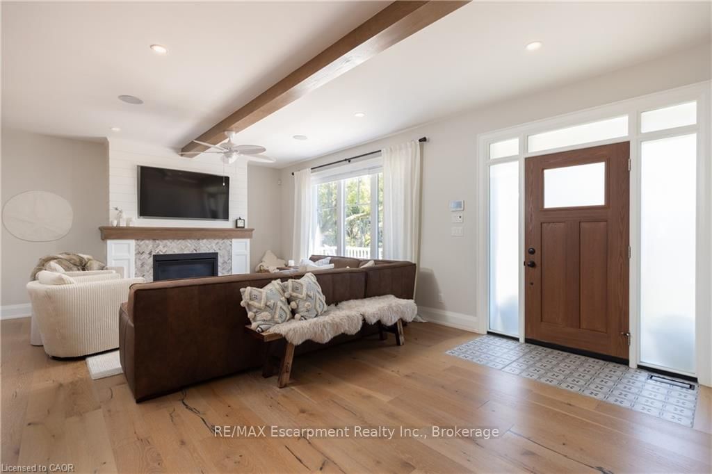 2195 Courtland Drive • Burlington, ON photo 6