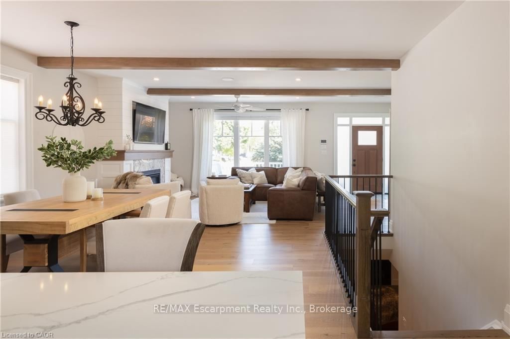 2195 Courtland Drive • Burlington, ON photo 8