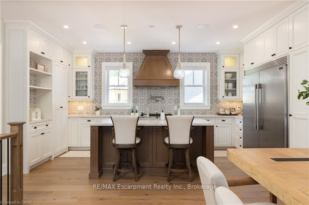 2195 Courtland Drive • Burlington, ON photo 9