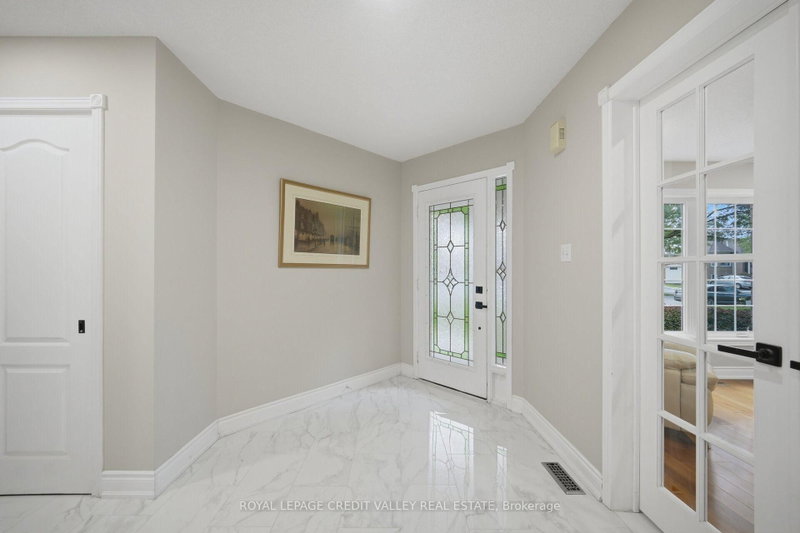 8 Livingston Drive
