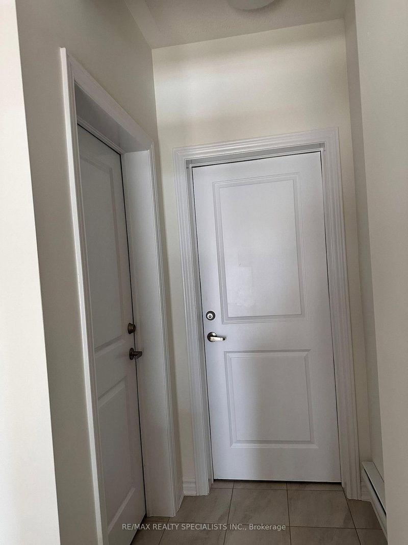 UPPER - 26 THORNBIRD Crescent