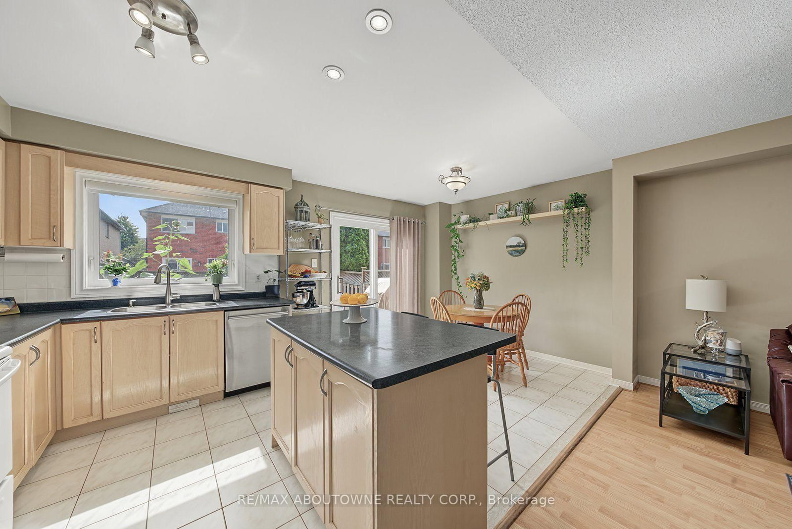 5110 Falconcrest Drive • Burlington, ON photo 16