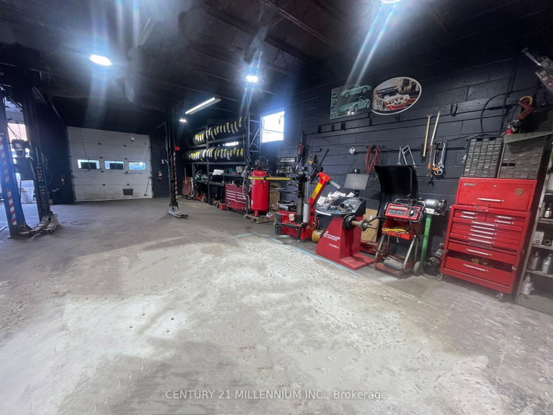8 Milvan Dr photo 2