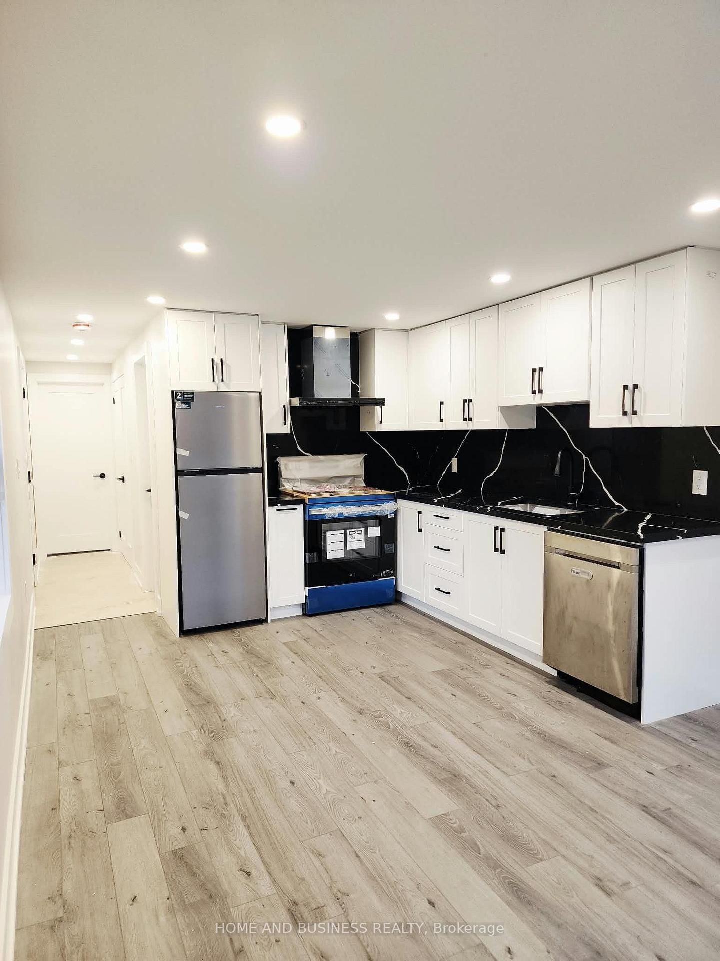 Upper-5651 Turney Dr, Mississauga, view 2