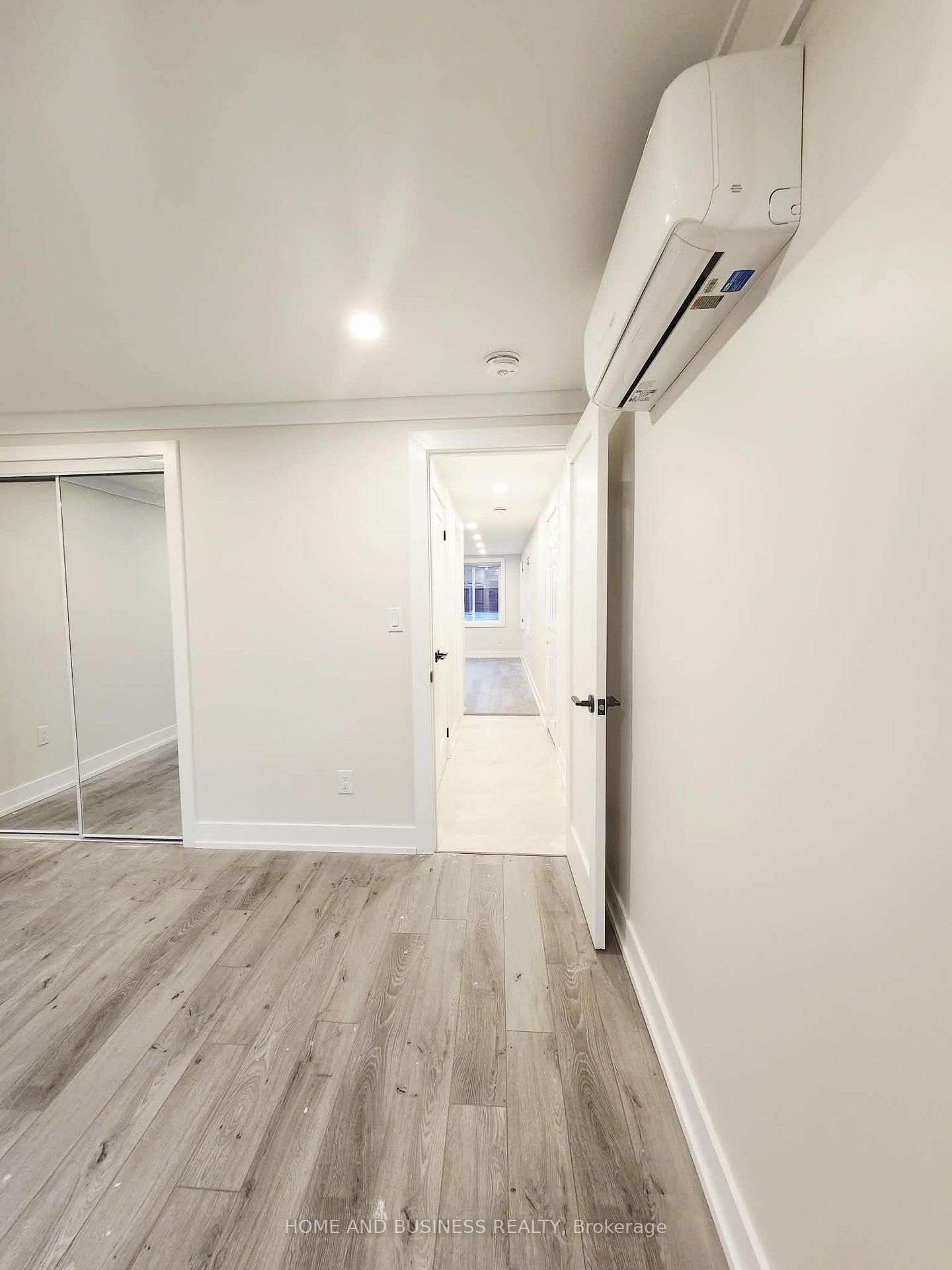 Upper-5651 Turney Dr, Mississauga, view 3