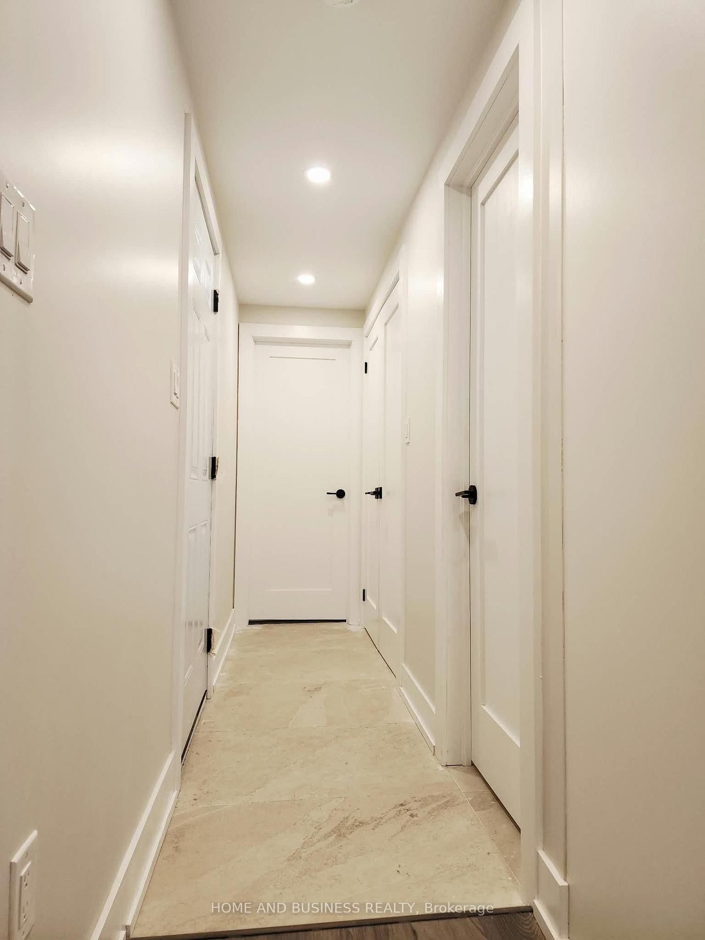 Upper-5651 Turney Dr, Mississauga, view 4