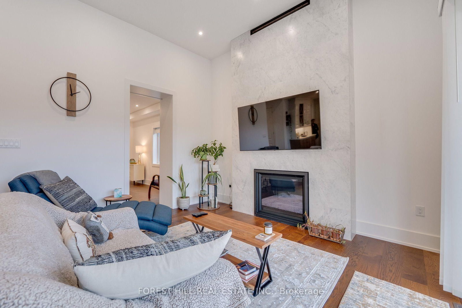 38 Thirty First Street • Toronto, ON photo 8
