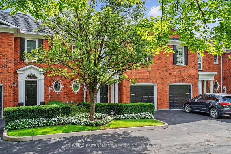 74 Fairwood Place W